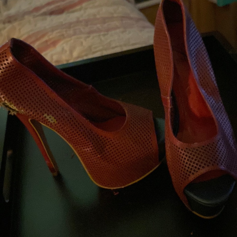 Beau + Ashe heels size 7.5 red and blue in color